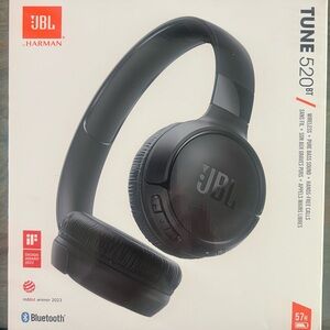 JBL Tune 520BT Black Wireless Headphones New In Box